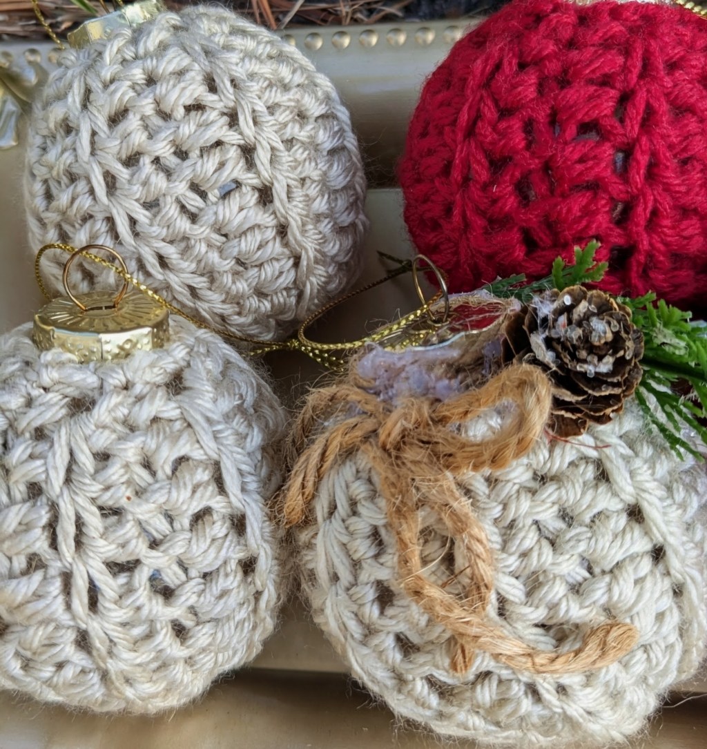 Classic Rib Christmas&nbsp;Bauble